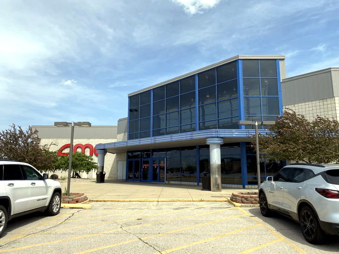 AMC Fashion Square 10 - June 15 2022 Photo (newer photo)